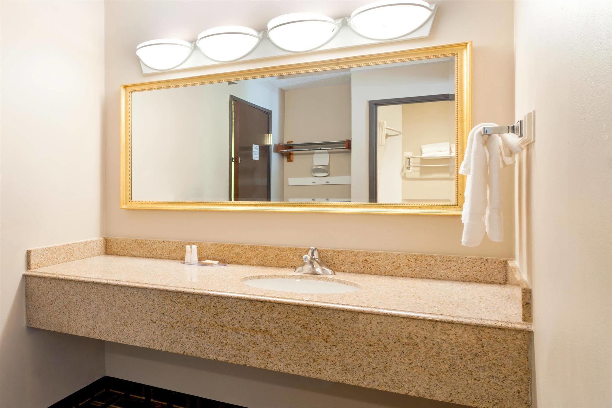 เบย์มอนต์ บาย วินด์แฮม เมมฟิส อีสต์ Hotel ภายนอก รูปภาพ